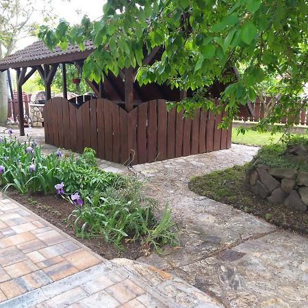 Tavasz Nyaraló Poroszló Exterior foto